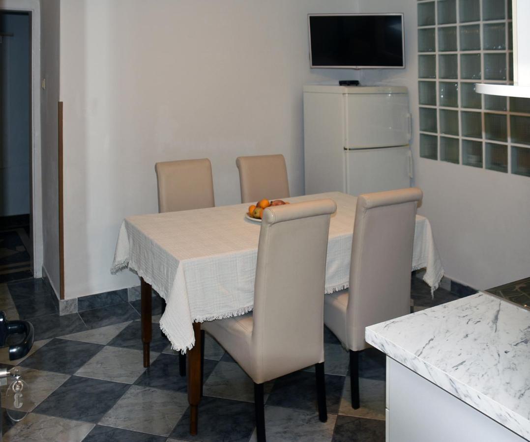 Apartments Villa White House Omiš Exterior foto